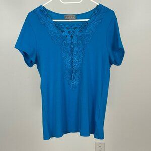 👛 (ANY 2/$20) LAURA Short Sleeve Scoop Neck Dressy Tee, Cherry Blue Medium